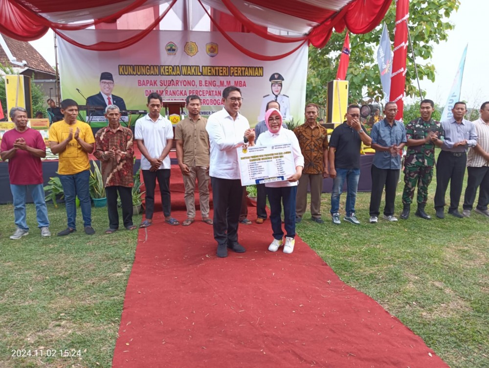 Wamentan Sudaryono di Tambirejo Salurkan Bantuan 67 M