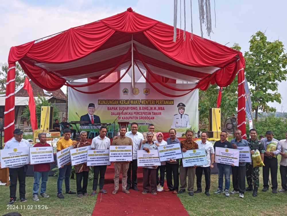 Wamentan Sudaryono di Tambirejo Salurkan Bantuan 67 M