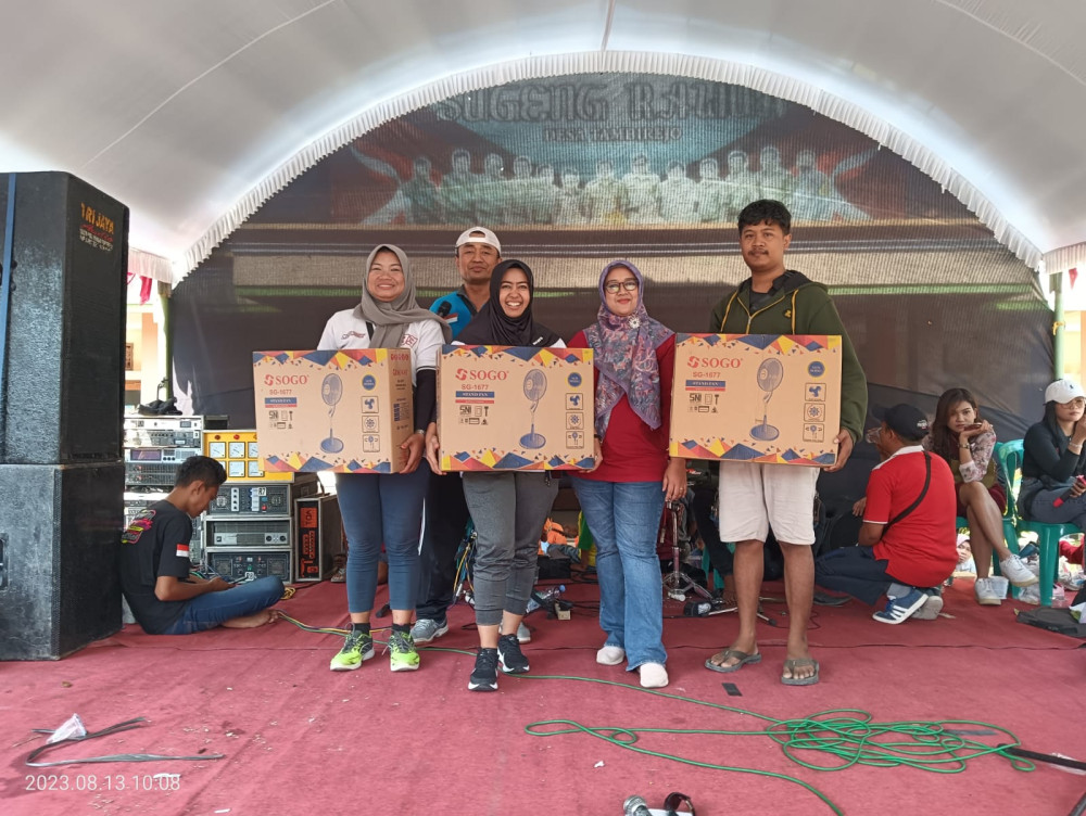 Warga Tambirejo Antusias Ikuti Jalan Santai HUT Ibu Pertiwi