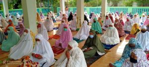 Jama’ah putri sholat Idul Fitri Dusun Sendangsari tetap prokes ( dok. Agus)