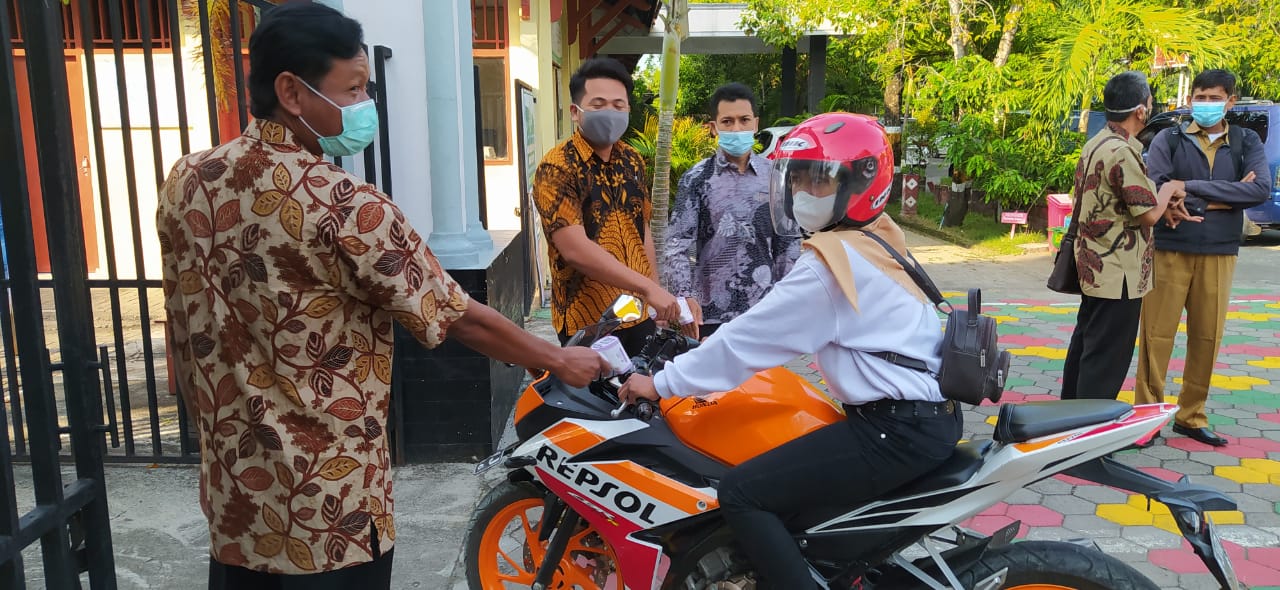 ADA SATU PESERTA UJIAN PENYARINGAN PERANGKAT DESA TAMBIREJO YANG TAK HADIR